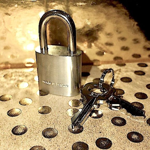 LOUIS VUITTON Silver Lock & 2 Keys Brushed Palladium Made In France NIB - Picture 2 of 13